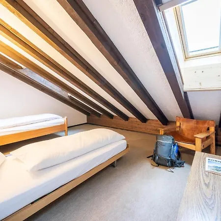 3403 Heimelige Mit Viel Dachschraege