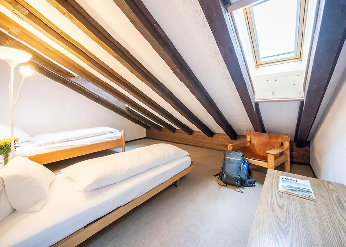 3403 Heimelige Mit Viel Dachschraege