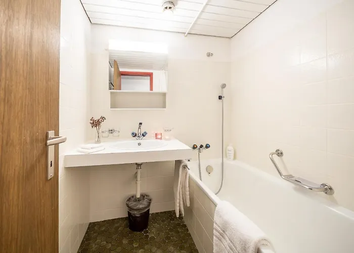 3403 Heimelige Mit Viel Dachschraege